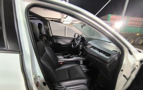 Honda Vezel, 2022 год, 1 750 000 рублей, 5 фотография