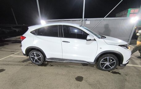 Honda Vezel, 2022 год, 1 750 000 рублей, 3 фотография