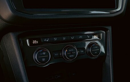 Volkswagen Tiguan II, 2020 год, 1 865 000 рублей, 16 фотография