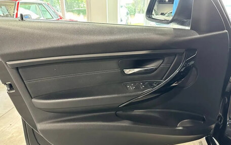 BMW 3 серия, 2017 год, 1 990 000 рублей, 18 фотография