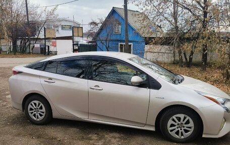 Toyota Prius IV XW50, 2016 год, 1 300 000 рублей, 1 фотография