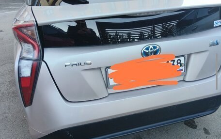 Toyota Prius IV XW50, 2016 год, 1 300 000 рублей, 4 фотография