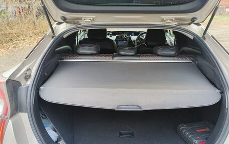 Toyota Prius IV XW50, 2016 год, 1 300 000 рублей, 3 фотография