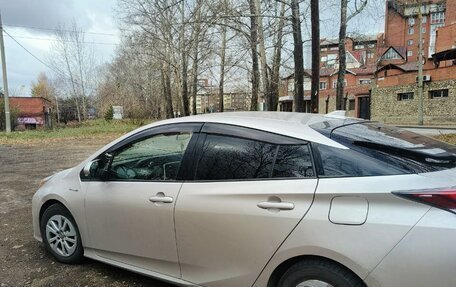 Toyota Prius IV XW50, 2016 год, 1 300 000 рублей, 2 фотография