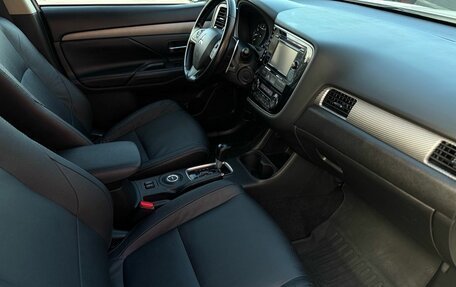 Mitsubishi Outlander III рестайлинг 3, 2014 год, 1 580 000 рублей, 10 фотография