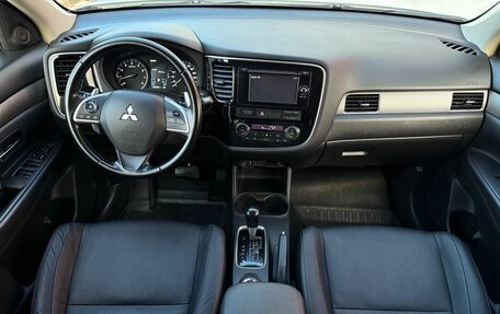 Mitsubishi Outlander III рестайлинг 3, 2014 год, 1 580 000 рублей, 11 фотография