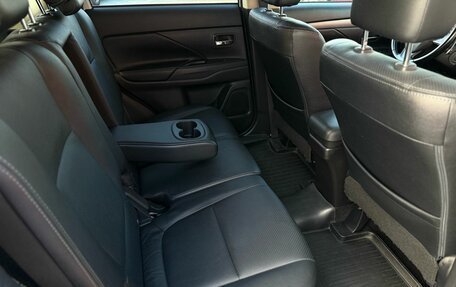 Mitsubishi Outlander III рестайлинг 3, 2014 год, 1 580 000 рублей, 9 фотография