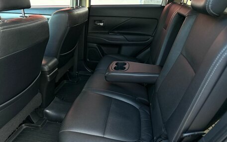 Mitsubishi Outlander III рестайлинг 3, 2014 год, 1 580 000 рублей, 8 фотография