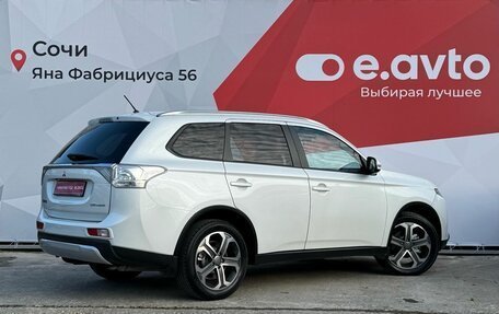 Mitsubishi Outlander III рестайлинг 3, 2014 год, 1 580 000 рублей, 4 фотография
