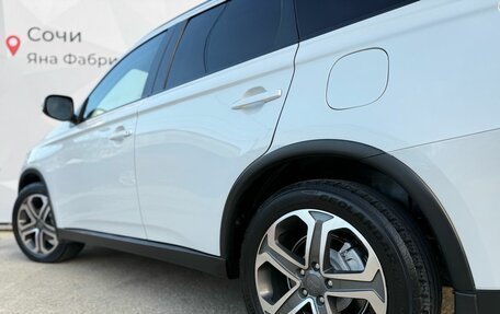 Mitsubishi Outlander III рестайлинг 3, 2014 год, 1 580 000 рублей, 18 фотография