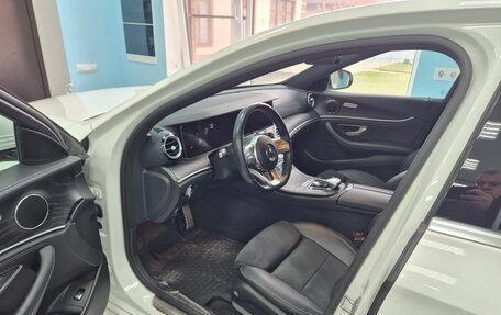 Mercedes-Benz E-Класс, 2019 год, 4 500 000 рублей, 10 фотография