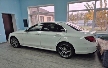 Mercedes-Benz E-Класс, 2019 год, 4 500 000 рублей, 6 фотография