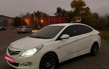 Hyundai Solaris II рестайлинг, 2015 год, 850 000 рублей, 3 фотография