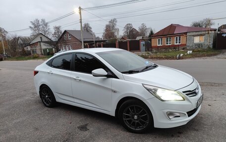 Hyundai Solaris II рестайлинг, 2015 год, 850 000 рублей, 2 фотография