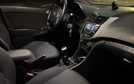 Hyundai Solaris II рестайлинг, 2015 год, 850 000 рублей, 8 фотография