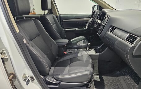 Mitsubishi Outlander III рестайлинг 3, 2013 год, 1 219 000 рублей, 16 фотография