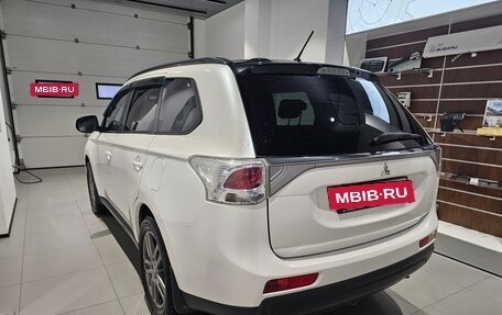 Mitsubishi Outlander III рестайлинг 3, 2013 год, 1 219 000 рублей, 6 фотография