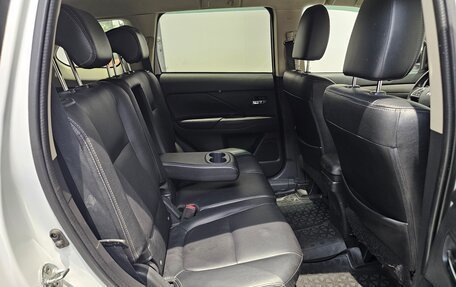 Mitsubishi Outlander III рестайлинг 3, 2013 год, 1 219 000 рублей, 17 фотография