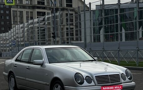 Mercedes-Benz E-Класс, 1997 год, 690 000 рублей, 1 фотография