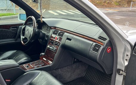 Mercedes-Benz E-Класс, 1997 год, 690 000 рублей, 13 фотография