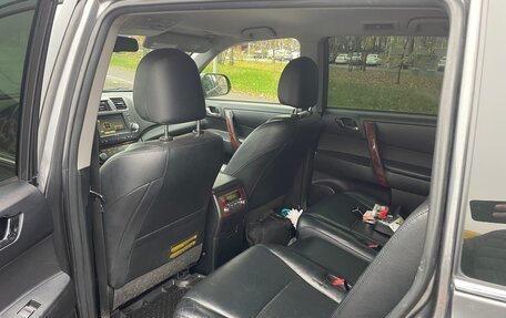 Toyota Highlander III, 2011 год, 1 620 000 рублей, 7 фотография