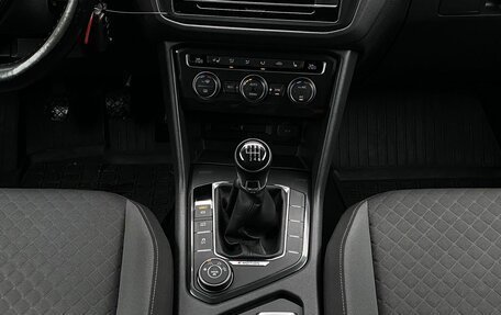 Volkswagen Tiguan II, 2017 год, 1 999 000 рублей, 13 фотография