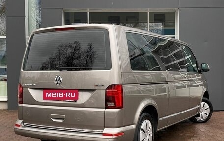 Volkswagen Caravelle T6 рестайлинг, 2021 год, 4 299 000 рублей, 2 фотография