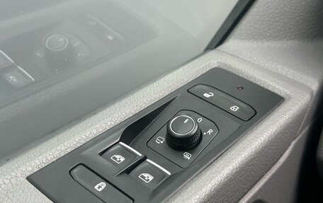 Volkswagen Caravelle T6 рестайлинг, 2021 год, 4 299 000 рублей, 24 фотография