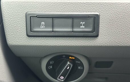 Volkswagen Caravelle T6 рестайлинг, 2021 год, 4 299 000 рублей, 23 фотография