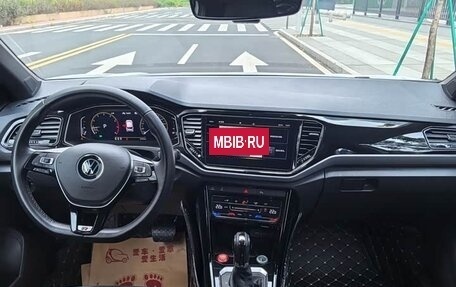 Volkswagen T-Roc I, 2021 год, 1 490 000 рублей, 2 фотография