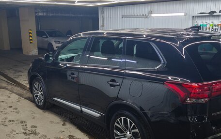 Mitsubishi Outlander III рестайлинг 3, 2017 год, 1 650 000 рублей, 4 фотография