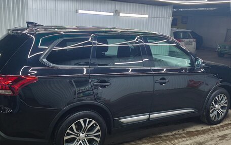 Mitsubishi Outlander III рестайлинг 3, 2017 год, 1 650 000 рублей, 3 фотография