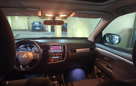 Mitsubishi Outlander III рестайлинг 3, 2017 год, 1 650 000 рублей, 8 фотография