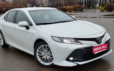 Toyota Camry, 2020 год, 2 600 000 рублей, 3 фотография