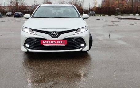 Toyota Camry, 2020 год, 2 600 000 рублей, 2 фотография