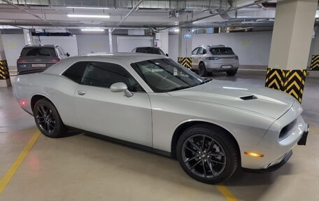 Dodge Challenger III рестайлинг 2, 2021 год, 5 500 000 рублей, 1 фотография