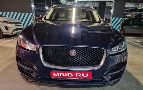 Jaguar F-Pace, 2017 год, 2 700 000 рублей, 2 фотография