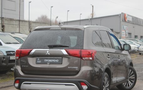 Mitsubishi Outlander III рестайлинг 3, 2018 год, 1 849 990 рублей, 6 фотография