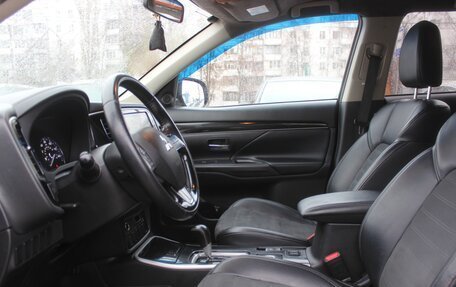 Mitsubishi Outlander III рестайлинг 3, 2018 год, 1 849 990 рублей, 8 фотография