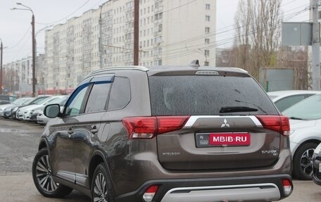 Mitsubishi Outlander III рестайлинг 3, 2018 год, 1 849 990 рублей, 4 фотография