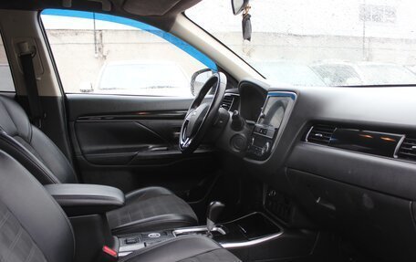 Mitsubishi Outlander III рестайлинг 3, 2018 год, 1 849 990 рублей, 15 фотография