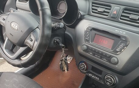 KIA Rio III рестайлинг, 2013 год, 900 000 рублей, 3 фотография