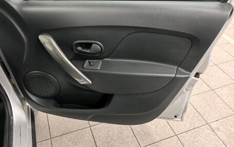 Renault Logan II, 2019 год, 1 050 000 рублей, 17 фотография