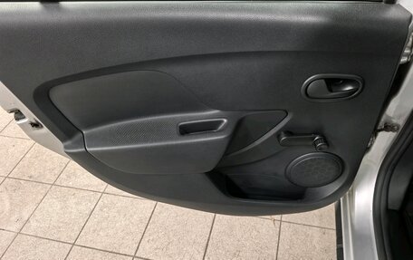 Renault Logan II, 2019 год, 1 050 000 рублей, 13 фотография