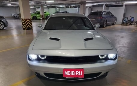 Dodge Challenger III рестайлинг 2, 2021 год, 5 500 000 рублей, 3 фотография