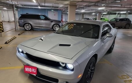 Dodge Challenger III рестайлинг 2, 2021 год, 5 500 000 рублей, 2 фотография