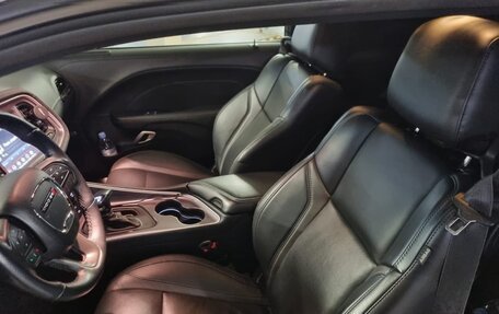 Dodge Challenger III рестайлинг 2, 2021 год, 5 500 000 рублей, 7 фотография