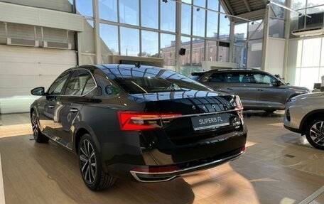 Skoda Superb III рестайлинг, 2025 год, 3 990 000 рублей, 6 фотография