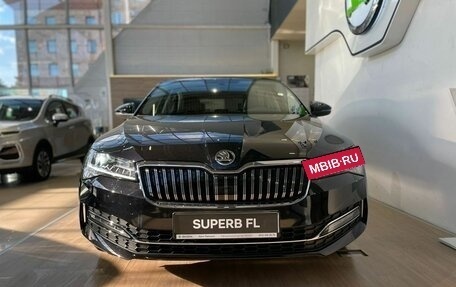 Skoda Superb III рестайлинг, 2025 год, 3 990 000 рублей, 2 фотография