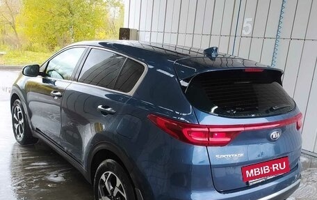 KIA Sportage IV рестайлинг, 2020 год, 2 300 000 рублей, 2 фотография